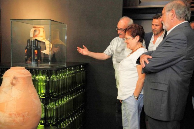 Exposición Vinos de Alicante, con Luisa Pastor