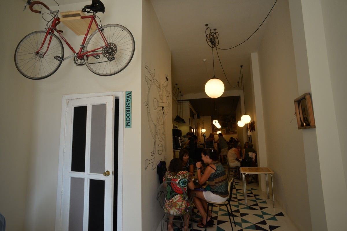 The October Press, un café que destila arte en CAFETERÍAS 