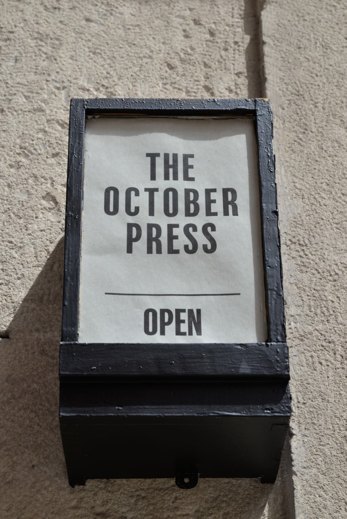 The October Press, un café que destila arte en CAFETERÍAS 