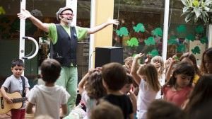 El cantautor Dani Miquel ofrecerá actuaciones didácticas en la UA en MÚSICA 