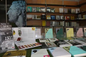 Juan Eslava Galán visita la Feria del Libro de Alicante en LETRAS 