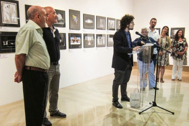 El concejal de Cultura, Daniel Simón, dirige la palabra a los asistentes al acto