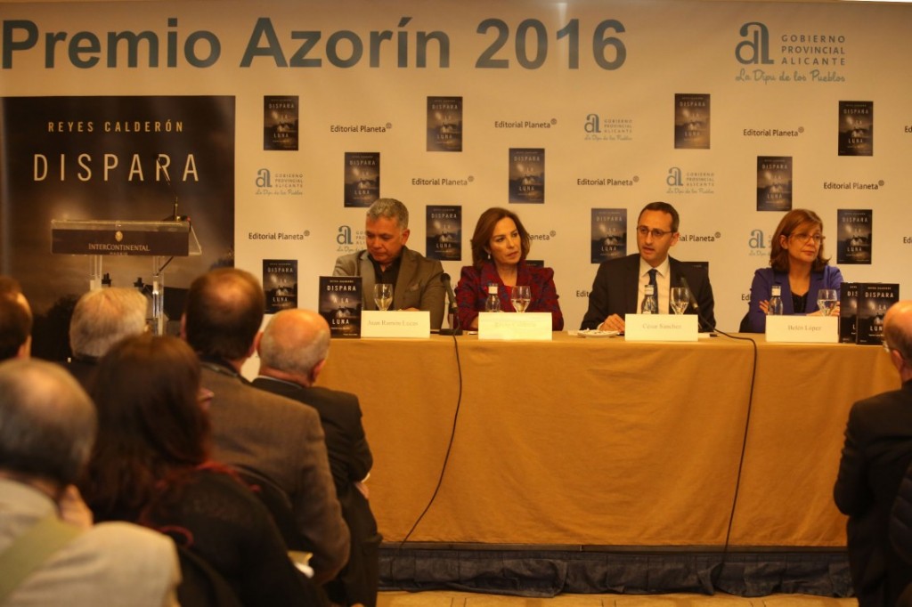 Presentada la obra de Reyes Calderón ganadora del Premio Azorín de Novela 2016 en LETRAS
