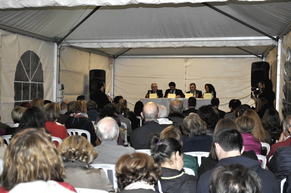 Inaugurada la 49 Feria del Libro de Alicante con la presencia del escritor Manuel Vilas en LETRAS 