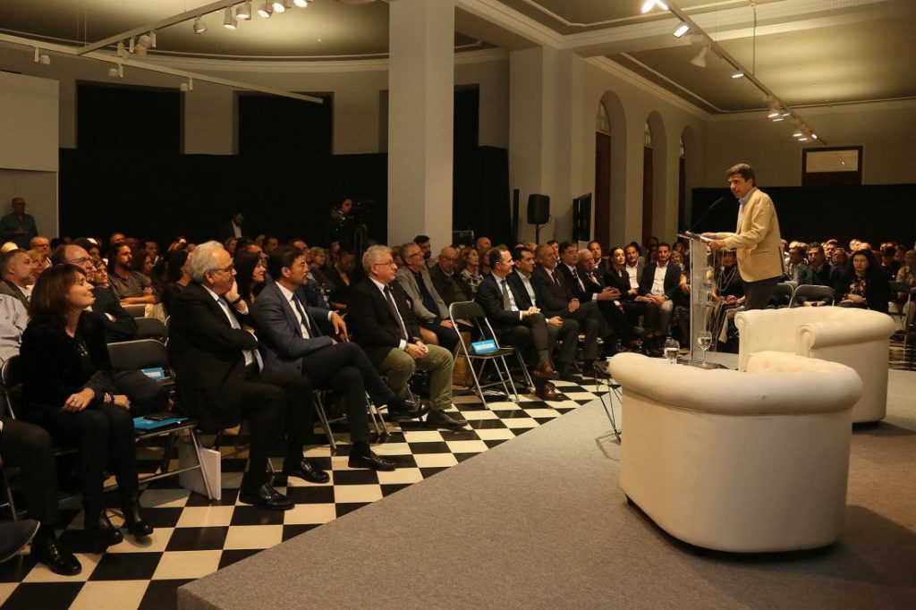 La Diputación presenta el libro de Juan Navarro sobre decenas de personajes alicantinos en LETRAS