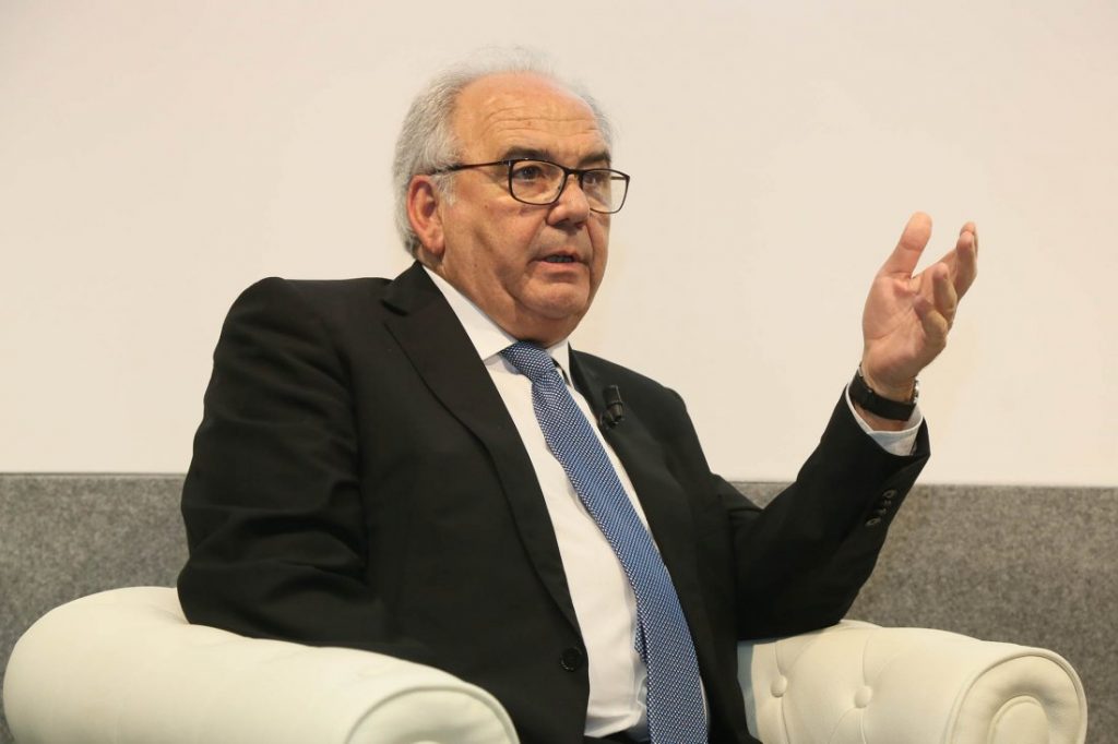 La Diputación presenta el libro de Juan Navarro sobre decenas de personajes alicantinos en LETRAS