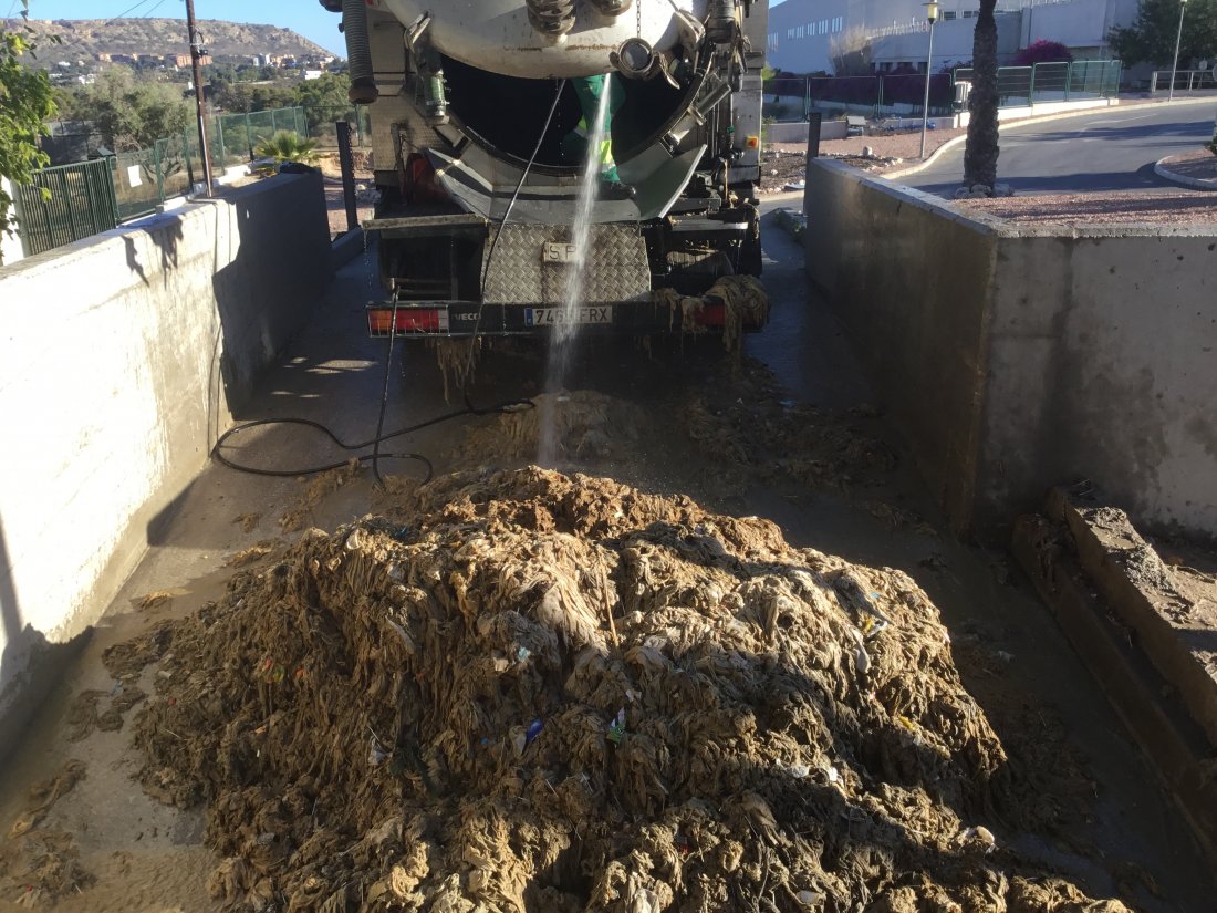 Muestra de los objetos no biodegradables que van a parar al inodoro