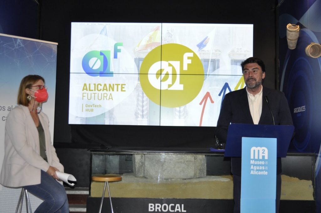El Ayuntamiento y Aguas de Alicante presentan una iniciativa para aportar soluciones digitales a los retos de la ciudad en EMPRENDIMIENTO INTERNET 