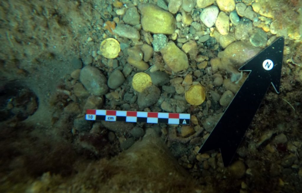 Hallan 53 monedas de oro de los siglos IV y V en el fondo marino del Portitxol de Xàbia en ARQUEOLOGÍA 
