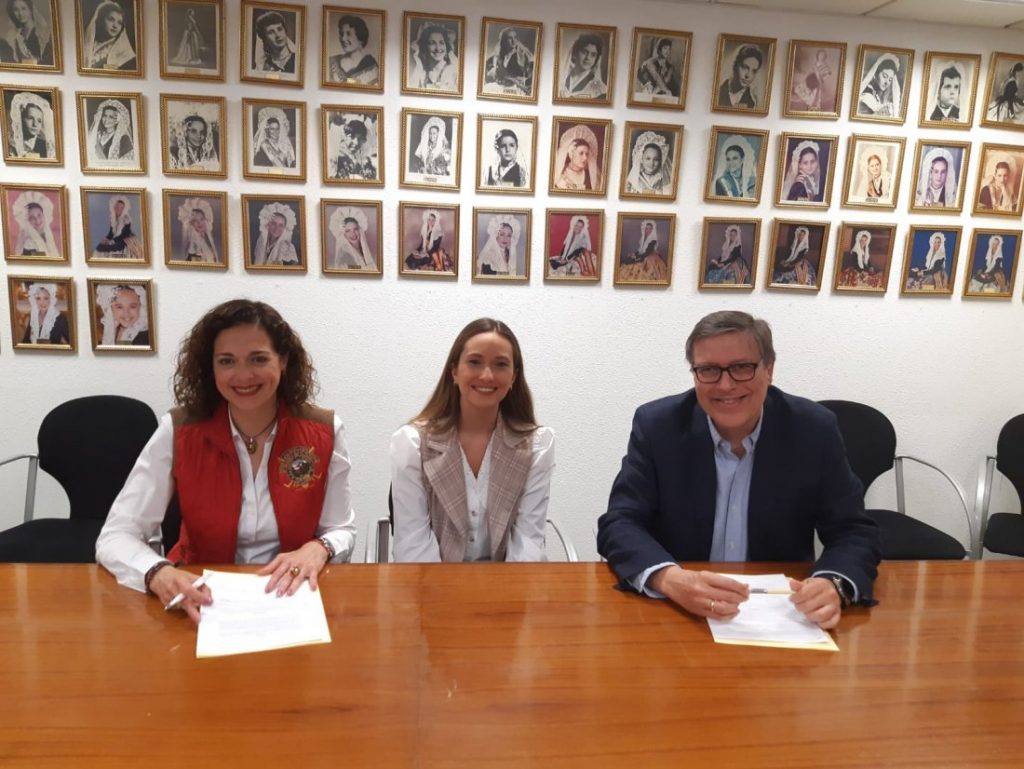 Aguas de Alicante y la Federació de les Fogueres de Sant Joan firman un convenio de colaboración en ESTILO DE VIDA 