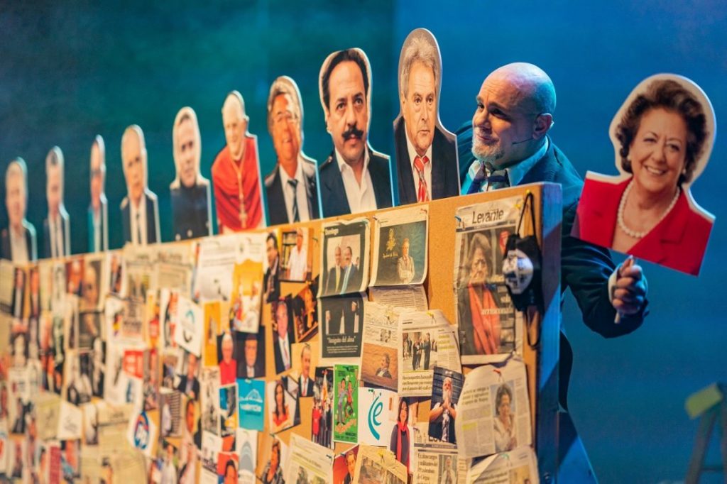 El humor de Xavi Castillo y ‘El tocadiscos de Joan Fuster’ ponen el broche a la temporada del Teatre Arniches  en ESCENA 