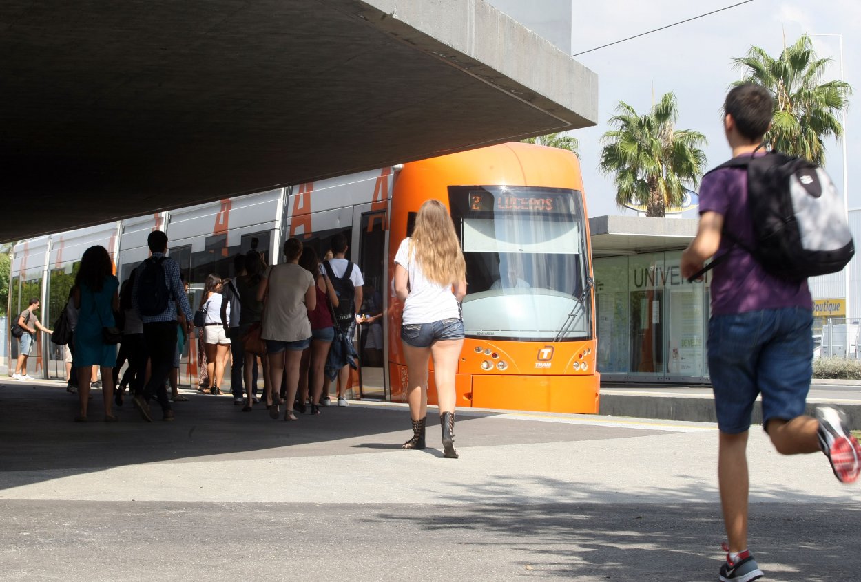 La Generalitat ofrece hasta final de año transporte gratuito a los menores de 30 años en AIRE LIBRE 