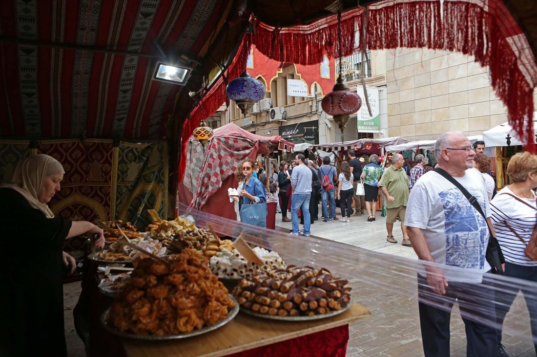 El Festival Medieval d’Elx vuelve a las calles con la inauguración del tradicional mercado  en ARTESANIA 