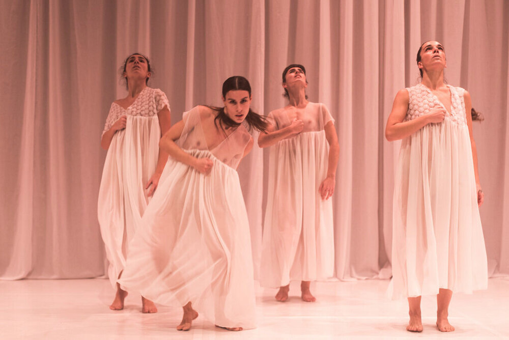 El Teatre Arniches propone teatro y danza de alto voltaje para combatir el frío en 