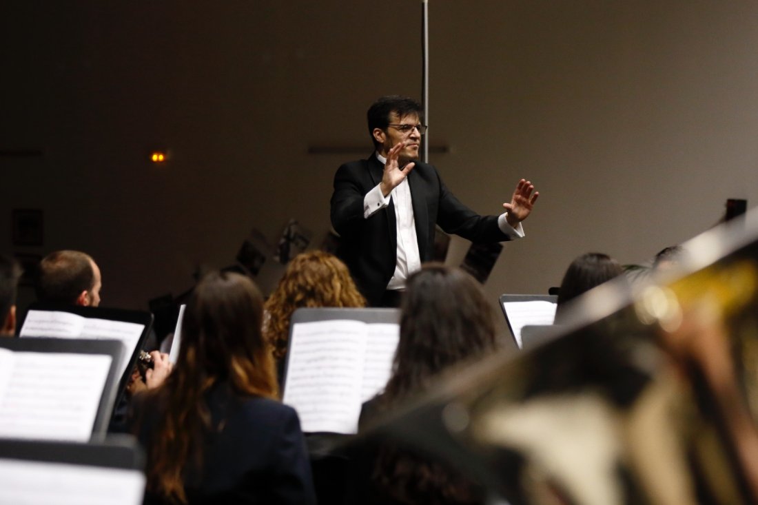Orquesta bajo la dirección de Andrés Valero-Castells