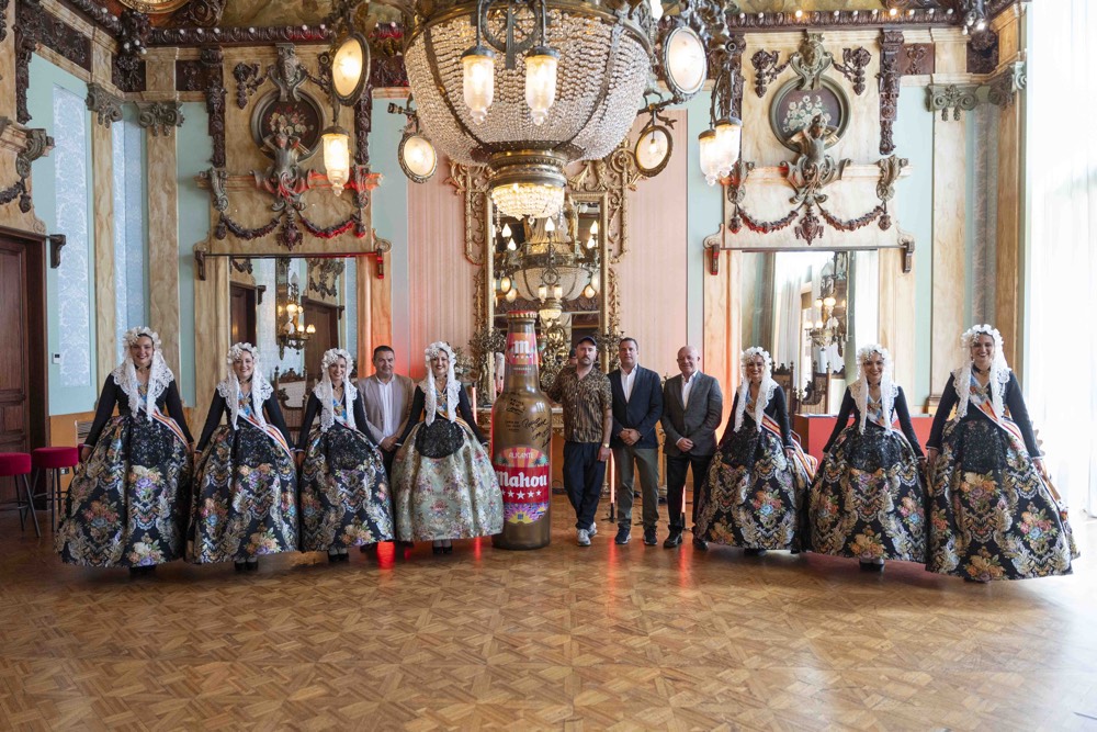 Mahou lanza una Edición Especial creada por Antonyo Marest dedicada a Las Hogueras en DESTACADOS ESTILO DE VIDA