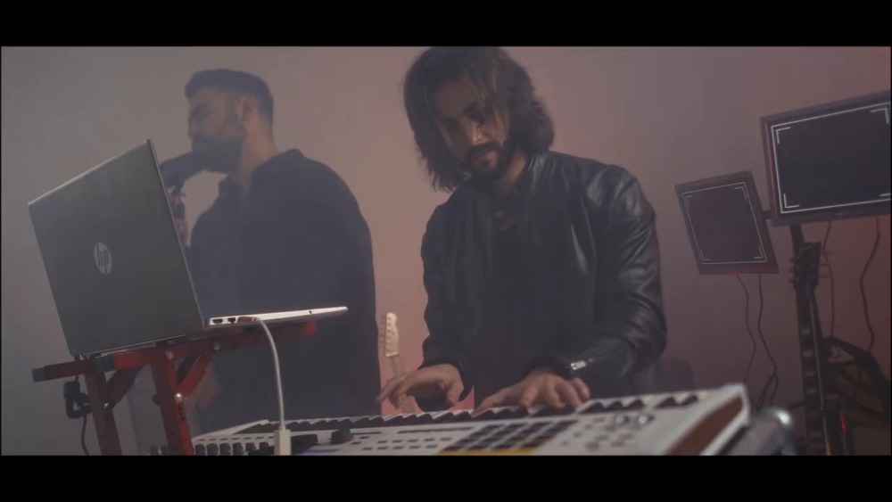 Alex Alcaraz y Héctor JC electrifican el indie-rock alicantino con 'La Señal' en DESTACADOS MÚSICA