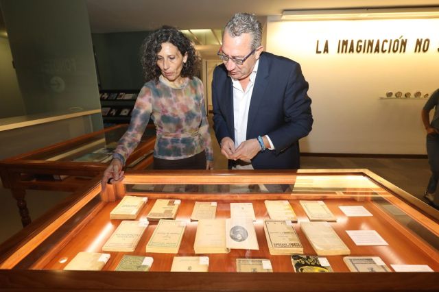 100625 vitrina Rafael Altamira 02