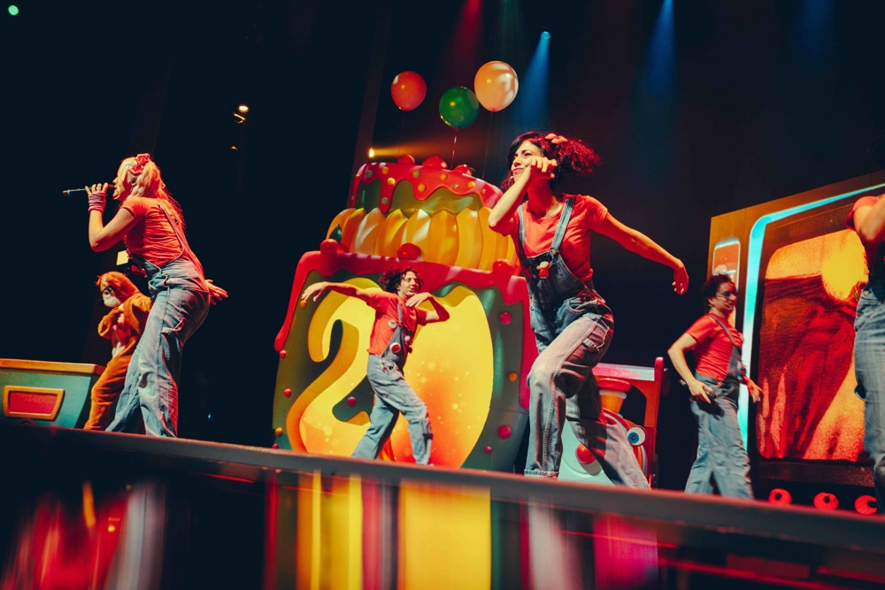 El Teatro Principal celebra el puente con 'El crédito', un musical lleno de humor, y la magia familiar de 'Cantajuego' en ARTE DESTACADOS ESCENA