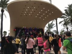 Cerca de 200 personas se suman al Navidad Fitness en la Explanada pese a la amenaza de lluvia